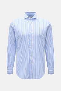 Gherardi Casual Hemd Haifisch-Kragen blau/weiß gestreift, Slim Fit, Popeline-Baumwolle, glatter Griff, Haifisch-Kragen, Knopfleiste, Sportmanschette, frontale Ansicht.