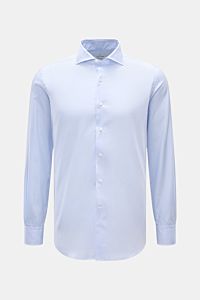 Gherardi Casual Hemd Haifisch-Kragen hellblau, Slim Fit aus leichter Baumwoll-Popeline, glatter Griff, Sportmanschette, Rückennaht, frontale Ansicht.