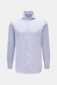 Front view of the Gherardi Seersucker casual shirt shark collar dark blue/white striped, slim fit with long sleeves and button placket.

This casual shirt by GIAMPAOLO is made of comfortable, fine seersucker fabric – a confident piece for the office an