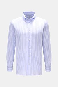 Front view of Giampaolo Oxford-Hemd Button-Down-Kragen pastellblau/weiß gestreift, a slim fit Oxford shirt with button-down collar, classic sport cuffs, and rounded hem. Klassiker vom italienischen Hemdenexperten GIAMPAOLO: Dieses Hemd aus feinem Oxfor