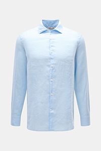 Front view of MC2 Saint Barth Linen shirt 'Pamplona' shark collar light blue, slim fit with French button placket and classic barrel cuffs.

With this airy, lightweight shirt in pure linen, MC2 SAINT BARTH brings us a perfect piece for casual summer lo