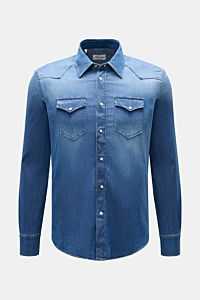 Front view of Gherardi Chambray shirt Kent collar grey-blue in soft, stretchy cotton chambray with denim look, western yoke, snap buttons, patch pockets, barrel cuffs, and rounded hem. Casual chambray shirt by experts GHERARDI: This model in soft, stre