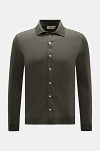 Front view of Altea Jersey shirt 'Julius' polo shirt collar dark olive, slim fit with button placket, classic barrel cuffs, and ribbed hem.

If you can’t decide between a shirt and a polo shirt, choose the model 'Julius' from ALTEA which combines the b