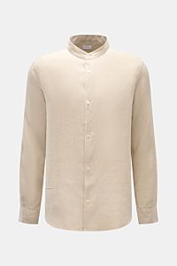 04651/ A trip in a bag Leinenhemd 'Linen Guru' Grandad-Kragen beige, Frontansicht, reines Leinen, Regular Fit, französische Knopfleiste, kleine Leistentasche, weicher Griff, kurze Saumschlitze.
