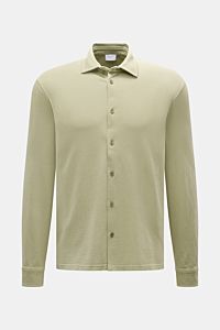Front view of 04651/ A trip in a bag Piqué shirt slim collar sage in pure cotton piqué, relaxed fit with narrow collar and classic barrel cuffs.

Casual everyday basic by 04651/ A TRIP IN A BAG: This casual shirt in pure cotton piqué has an attractive 