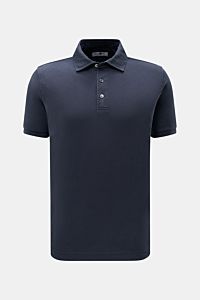Della Ciana Poloshirt navy in Frontansicht, garment dyed Baumwoll-Piqué, Regular Fit, Polokragen, Drei-Knopf-Leiste, elastische Bündchen.