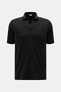Front view of BRAUN Hamburg Jersey polo shirt black with short sleeves, open collar placket, and shark polo collar in slim fit.

Description: Sporty style for the new season: BRAUN HAMBURG has processed pure cotton into fine jersey to make this polo shirt