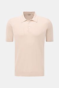 BRAUN Hamburg Kurzarm-Strickpolo sand, feiner Baumwoll-Feinstrick, Slim Fit, Polokragen, Drei-Knopf-Leiste, Rippbündchen, frontal fotografiert.