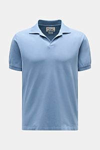 MC2 Saint Barth Poloshirt 'Charles' rauchblau, Slim Fit, elastisches Baumwoll-Piqué, kurzer Kragen, Rippbündchen, frontale Nahaufnahme.