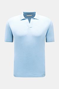 Front view of Kiefermann Merino short sleeve knit polo 'Luras' light blue, sporty and timeless with classic collar and open strip.

Description: Sporty and timeless: This short sleeve knit polo by KIEFERMANN in high-quality merino wool has a casual cut