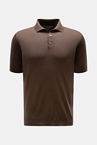 Front view of Filippo de Laurentiis Kurzarm-Strickpolo dunkelbraun, a slim fit short-sleeve knit polo made of pure cotton with soft texture, fine knit pattern, tailored polo collar, smooth three-button placket, and fine ribbed cuffs. Ein perfektes Somm