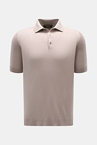 Front view of Filippo de Laurentiis Kurzarm-Strickpolo taupe, a slim fit short-sleeve knit polo with pure cotton, soft touch, fine knit, tailored collar, smooth three-button placket, and fine ribbed cuffs. Ein perfektes Sommer-Basic: Das Kurzarm-Strick