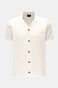Front view of Drumohr Short sleeve knit shirt off-white with Cuban collar, button front, chest pocket, straight hem, made of pure cotton. Stylish casual look: This knit shirt by DRUMOHR is a versatile piece for your spring wardrobe.
- Pure cotton
- Very s