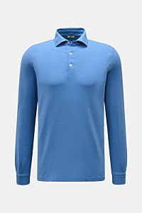 Front view of BRAUN Hamburg Jersey long sleeve polo shirt blue in slim fit, made of slightly robust pure cotton jersey with shark collar and three-button placket.  

Description: Sporty style for the new season: BRAUN HAMBURG has processed pure cotton 