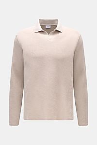 Frontale Aufnahme des 04651/ A trip in a bag Frottee Longsleeve-Poloshirt 'Terry Johnny' beige aus reiner Baumwolle, Regular Fit, mit klassischem Polokragen und offener Kragenleiste, kurzen Saumschlitzen, weichem Griff – Urlaubsgefühl zum Anziehen.
