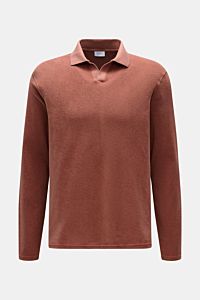 04651/ A trip in a bag Frottee Longsleeve-Poloshirt 'Terry Johnny' rostbraun, frontal, reine Baumwolle, weicher Griff, Regular Fit, klassischer Polokragen, offene Kragenleiste, kurze Saumschlitze, Urlaubsgefühl zum Anziehen.