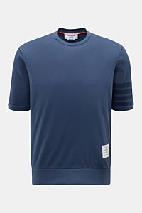 Front view of Thom Browne Crew neck T-shirt grey-blue in heavy pure cotton jersey with slim fit, wide hem, soft feel, and signature sleeve stripes.

Monochrome T-shirt by THOM BROWNE in heavy pure cotton jersey fabric refined with jumper-inspired bands