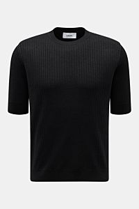 Lardini Kurzarmpullover schwarz frontal fotografiert, Slim Fit, Rundhalsausschnitt, Rippstrick-Design, Leinen-Baumwoll-Mix mit weichem Griff.