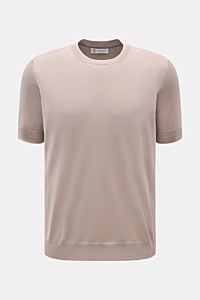 Frontansicht des taupefarbenen Brunello Cucinelli Kurzarmpullovers aus feinstem, reiner Baumwollstrick mit schmalen Kontrastkanten an Ärmeln und Kragen.