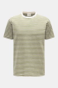 Closed Rundhals-T-Shirt oliv/offwhite gestreift shown from a front view, featuring slim fit, knitted olive and off-white stripes, round neckline, short hem slits, made of soft pure organic cotton, perfect for urban street style. 
