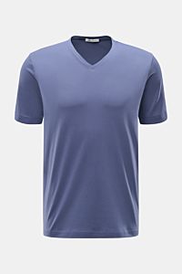 Stefan Brandt V-Neck T-Shirt 'Artur' rauchblau, Slim Fit, V-Ausschnitt, aus weicher biologischer Pima-Baumwolle, Frontansicht.