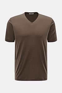 Stefan Brandt V-Neck T-Shirt 'Artur' graubraun, Slim Fit, V-Ausschnitt, feine Jersey-Qualität aus biologischer Pima-Baumwolle, frontal fotografiert.