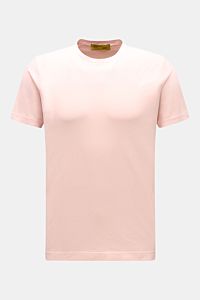 Front view of a B.F. Knitwear Crew neck T-shirt rose, made of pure cotton with a slim fit, soft feel, crew neck, and short hem vents. A high-quality basic for spring and summer.
