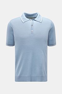 FTC Kurzarm-Strickpolo hellblau, von vorne fotografiert, Slim Fit, aus feinstem nachhaltigem Cashmere-SeaCell-Mix, mit Polokragen und Drei-Knopf-Leiste.