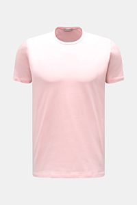 Kiefermann Rundhals T-Shirt 'Matello' rosé, körpernah, Extra Slim Fit, weicher Baumwoll-Jersey, Rundhalsausschnitt, Logodruck, Frontansicht.