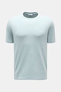 Kiefermann Rundhals-T-Shirt 'Arndell' hellblau, vorne fotografiert, aus elastischer Baumwolle, weicher Griff, Regular Fit, Rundhalsausschnitt.