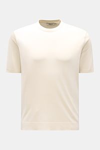 Front view of Altea Short sleeve jumper 'Cecil' cream, a slim-fit, soft lyocell-cotton blend jumper with elasticated ribbed bands and short hem vents.

Description: For a summery feel: The airy short sleeve jumper 'Cecil' by ALTEA is made of a lightweight