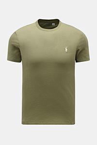 Front view of a Polo Ralph Lauren Crew neck T-shirt olive in extra slim fit with signature logo stitching on soft pure cotton fabric.

A sporty classic: This soft T-shirt in pure cotton by POLO RALPH LAUREN combines the iconic logo stitching with a sli