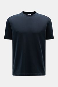 Front view of the 04651/ A trip in a bag Piqué T-shirt navy, a slim fit summer essential with pure piqué cotton, crew neck, robust feel, woven side label, and ribbed bands.