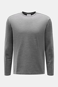 Front view of 04651/ A trip in a bag Merino Longsleeve dunkelgrau meliert, a versatile basic with elastic Merino wool, soft feel, regular fit, round neckline, and short side slits, inspired by the 2026 Olympics, perfect for work and leisure.