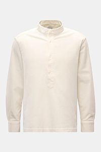 Frontansicht des cremefarbenen 04651/ A trip in a bag Popover-Cordhemd Grandad-Kragen mit Regular Fit, Sportmanschette und geradem Saum.
