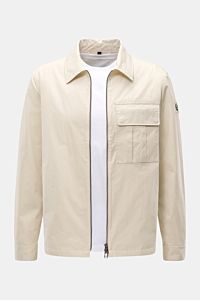 Belstaff Overshirt 'Cargo' sand, frontale Nahaufnahme, Baumwoll-Microfaser-Mix, Slim Fit, Umlegekragen, Cargo-Brusttasche, Reißverschluss, Ärmel-Label.