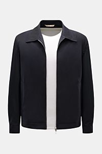 Front view of the Briglia 1949 Overshirt 'Bill' navy, a slim fit, navy blue overshirt with a two-way zipper, spread collar, buttoned cuffs, and angled welt pockets. Italienisches Flair in Ihrer Garderobe erhalten Sie mit dem smarten Overshirt 'Bill' au