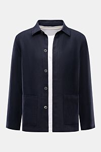 Frontansicht des 04651/ A trip in a bag Overshirt 'Linen Jacket' navy aus reinem Leinen, Slim Fit, mit Umlegekragen, Knopf-Leiste und Fronttaschen.