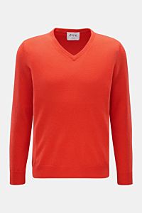 FTC Cashmere V-Neck Pullover hellrot, frontal fotografiert, Slim Fit mit V-Ausschnitt, feinem Strickbild, weichem Fair-Trade-Cashmere und Rippbündchen.