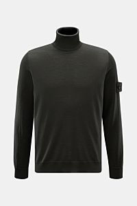 Stone Island Turtleneck jumper 'Ghost Piece' dark brown shown from front on a white background, pure virgin wool, soft, fine knit, regular fit, close-fitting turtleneck, compass badge on upper sleeve, comfortable ribbed bands. A casual basic for winter: T