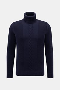 Von vorne fotografierter von Braun Cashmere Rollkragenpullover navy aus reiner, weicher Mongolei-Cashmere mit Slim Fit, Zopf- und Linksstrickmuster.