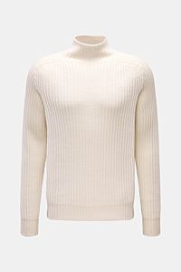 Front view of 04651/ A trip in a bag Mock Neck Pullover 'Foggy Mock' offwhite, a slim fit, garment dyed pure wool sweater with a soft touch, medium-fine knit, coarse rib pattern, stand-up collar, and comfortable ribbed cuffs. 

Description: 
Hochwertig