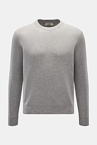 Fioroni Cashmere Rundhalspullover grau meliert, frontal fotografiert, Slim Fit mit Rundhalsausschnitt, Baby-Cashmere, weiche Haptik, feines Strickbild, flexible Rippbündchen.