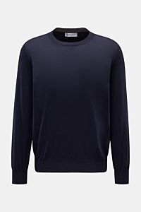 Front view of Brunello Cucinelli Rundhalspullover navy, a timeless, versatile wool and cashmere knit sweater with slim contrast edges.

Dieser zeitlose, vielseitige Pullover von BRUNELLO CUCINELLI aus feinstem Strick aus Wolle und Cashmere verfügt über