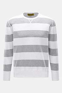B.F. Knitwear Rundhalspullover grau/weiß gestreift, Frontansicht, leichter Sommerstrick aus reiner Baumwolle, Slim Fit, Rundhalsausschnitt.
