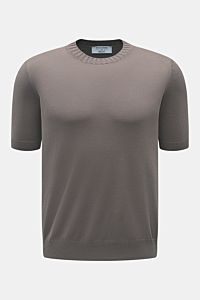 Gran Sasso Kurzarmpullover graubraun, frontal fotografiert, aus reiner Baumwolle, Slim Fit mit Rundhalsausschnitt, feinem Strickbild und Rippbündchen.