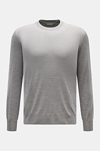 Gran Sasso Rundhalspullover grau meliert, frontal fotografiert, feiner Strick, Rundhalsausschnitt, Regular Fit, weiche Wolle, Cashmere, Seide, flexible Rippbündchen.