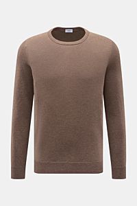 Von vorne fotografierter von Braun Cashmere Rundhalspullover graubraun meliert, Slim Fit, weicher Griff, feines Strickbild, Rundhalsausschnitt, flexible Rippbündchen aus reinem mongolischem Cashmere.