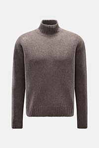 Front view of 04651/ A trip in a bag Mock Neck Pullover 'Grainy' taupe, made of warm wool-mix bouclé knit, featuring a soft feel, regular fit, high ribbed mock neck, and wide ribbed cuffs. Für moderne Looks: Der Pullover 'Grainy' von 04651/ A TRIP IN A