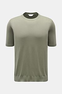 Malo Kurzarmpullover grün, frontale Nahaufnahme, reine Baumwolle, weicher Griff, Regular Fit, feines Strickbild, Rundhalsausschnitt, komfortable Rippbündchen.